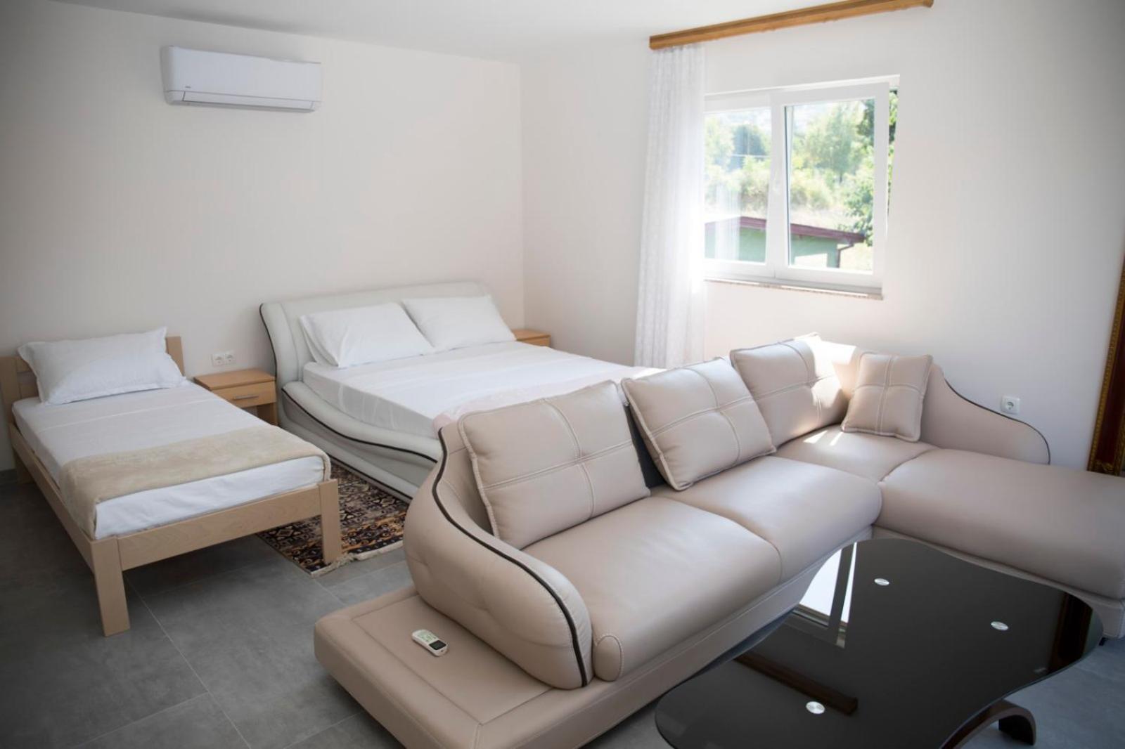 Kovac Riverfront Apartments Mostar Exterior photo
