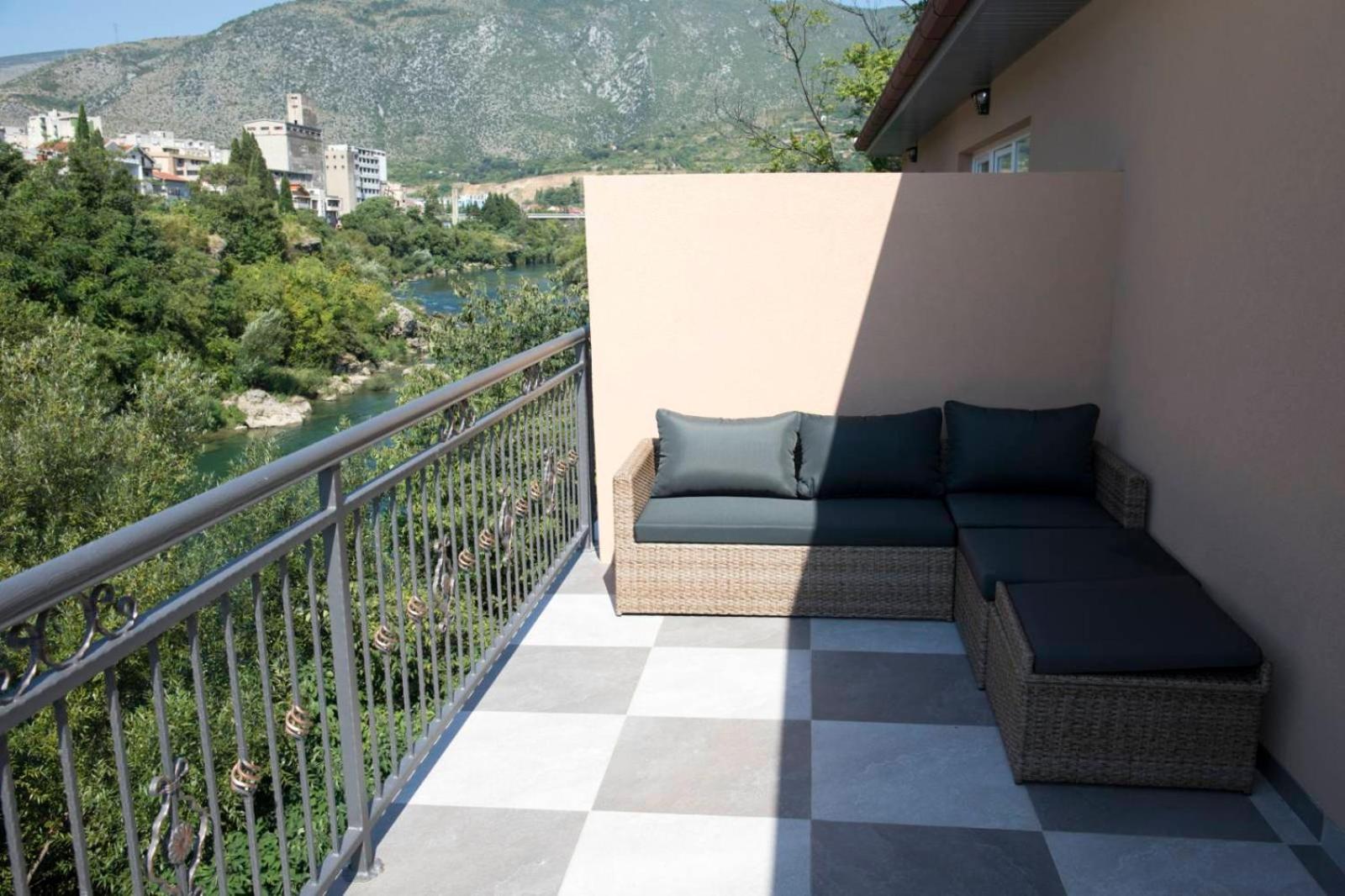 Kovac Riverfront Apartments Mostar Exterior photo