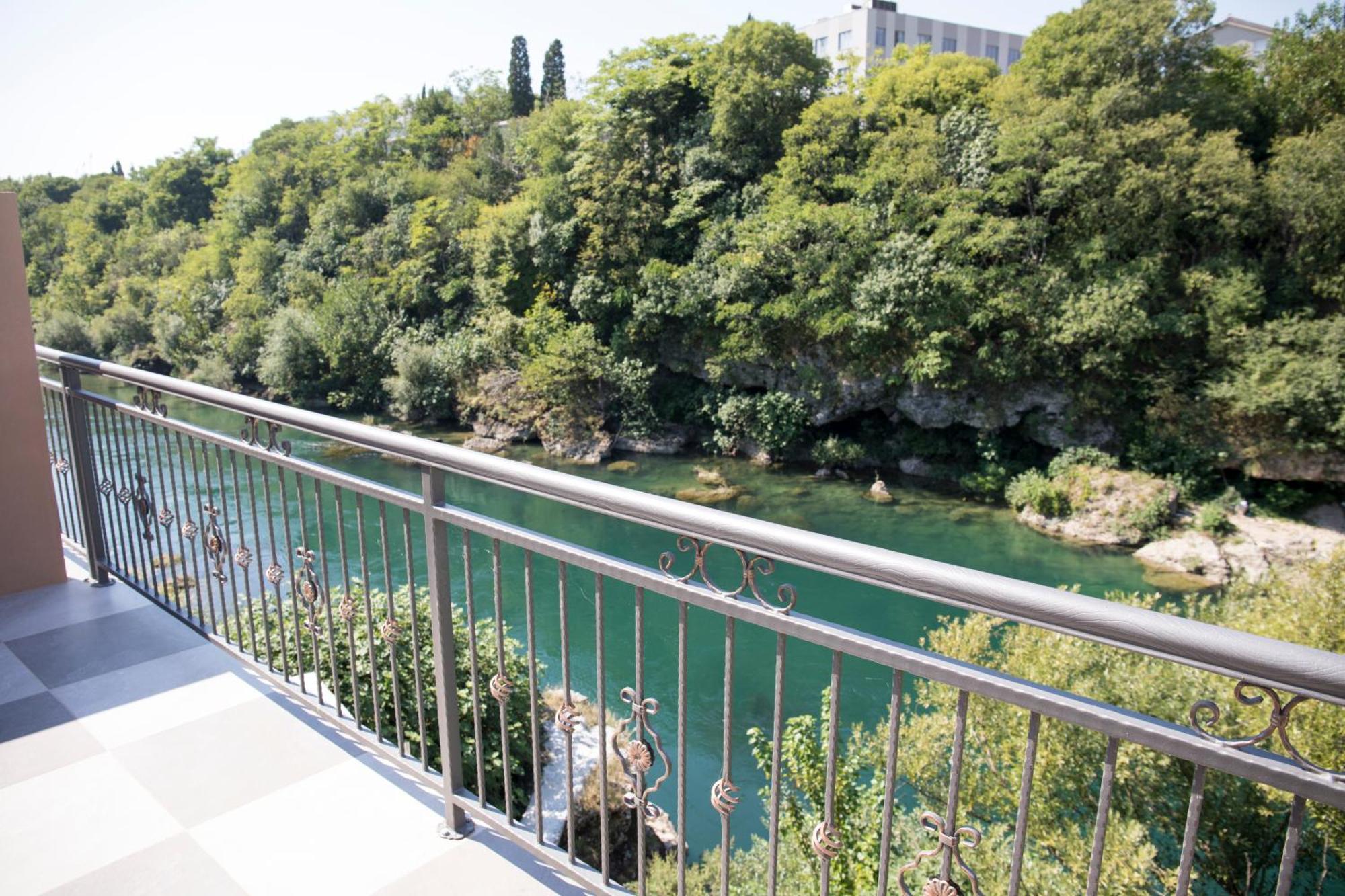 Kovac Riverfront Apartments Mostar Exterior photo